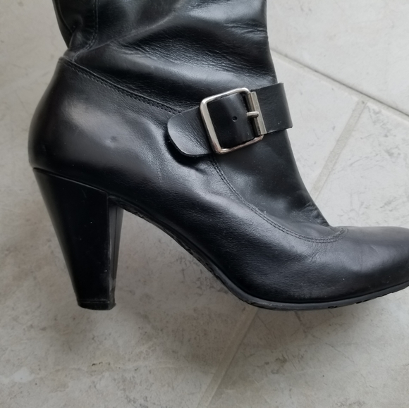 Black leather heeled boots - Picture 11 of 16